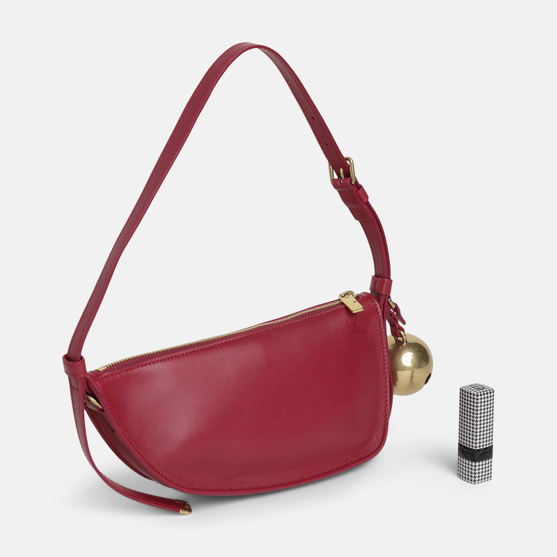 Superfleamarket_Toni_Garrn_bag_Burberry_shield_small_ripple_Bordeaux_gold_ball_dangle_shop(2).jpg