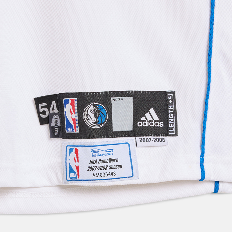 superfleamarket_Dirk_Nowitzki_nba_basketball_player_halloffame_game-worn_jersey_shorts_dallas-mavericks_41_2007-2008_auction(6)