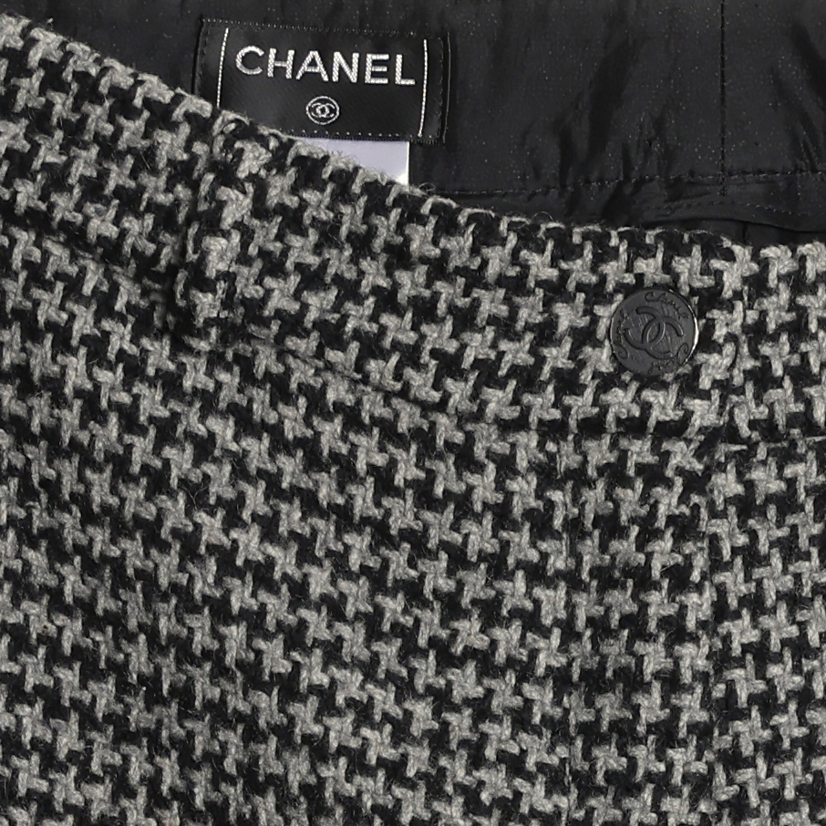 Superfleamarket_Toni_Garrn_clothes_Chanel_pants_capripants_short_vintage_fall_winter_2005_checkered_monochrome_black_white_grey_shop(3).jpg