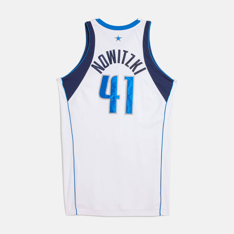 superfleamarket_Dirk_Nowitzki_nba_basketball_player_halloffame_game-worn_jersey_shorts_dallas-mavericks_41_2007-2008_auction(2)