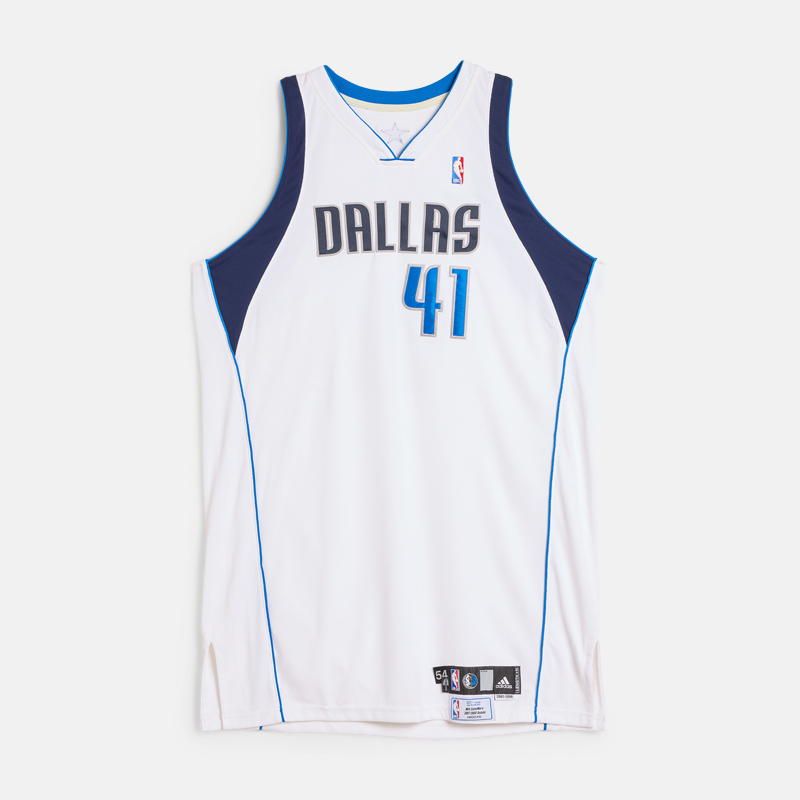 superfleamarket_Dirk_Nowitzki_nba_basketball_player_halloffame_game-worn_jersey_shorts_dallas-mavericks_41_2007-2008_auction(1)