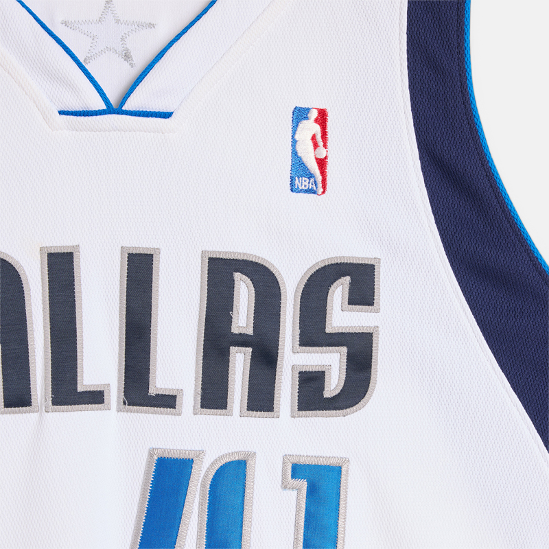 superfleamarket_Dirk_Nowitzki_nba_basketball_player_halloffame_game-worn_jersey_shorts_dallas-mavericks_41_2007-2008_auction(5)